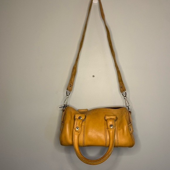 3/20$ Leather cross body or hand bag - Picture 1 of 4